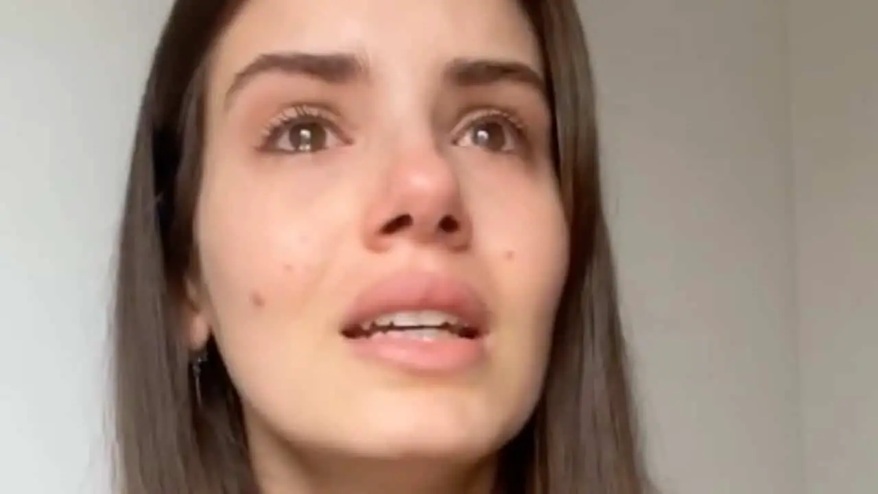 Camila Queiroz chora e detona Globo Verdades Secretas 2