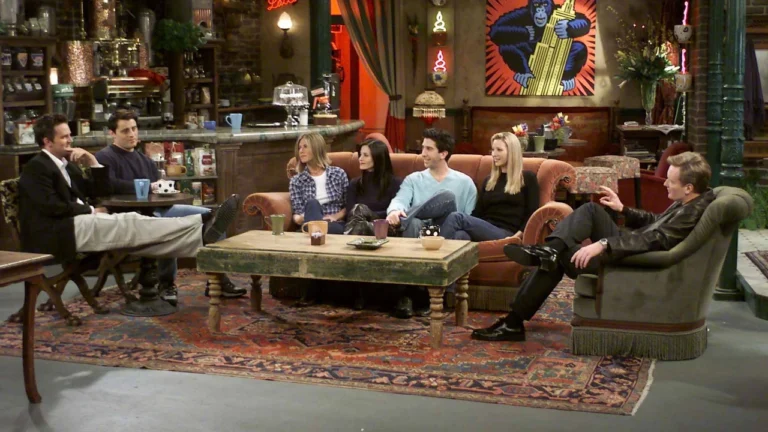 Cena de Friends com o elenco no Central Perk