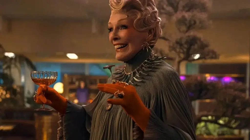 Glenn Close é Drusilla Sickle